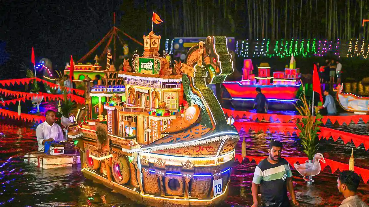 Image of Tripurari Poornima festival