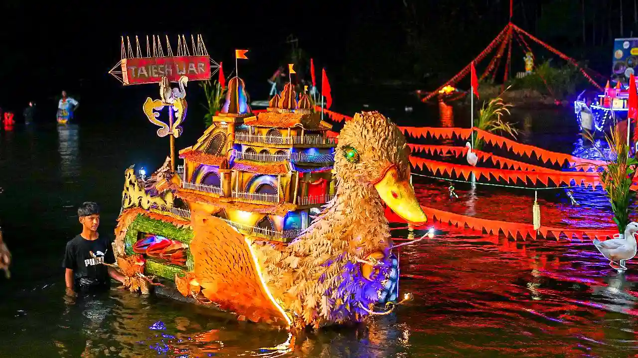 Image of Tripurari Poornima festival