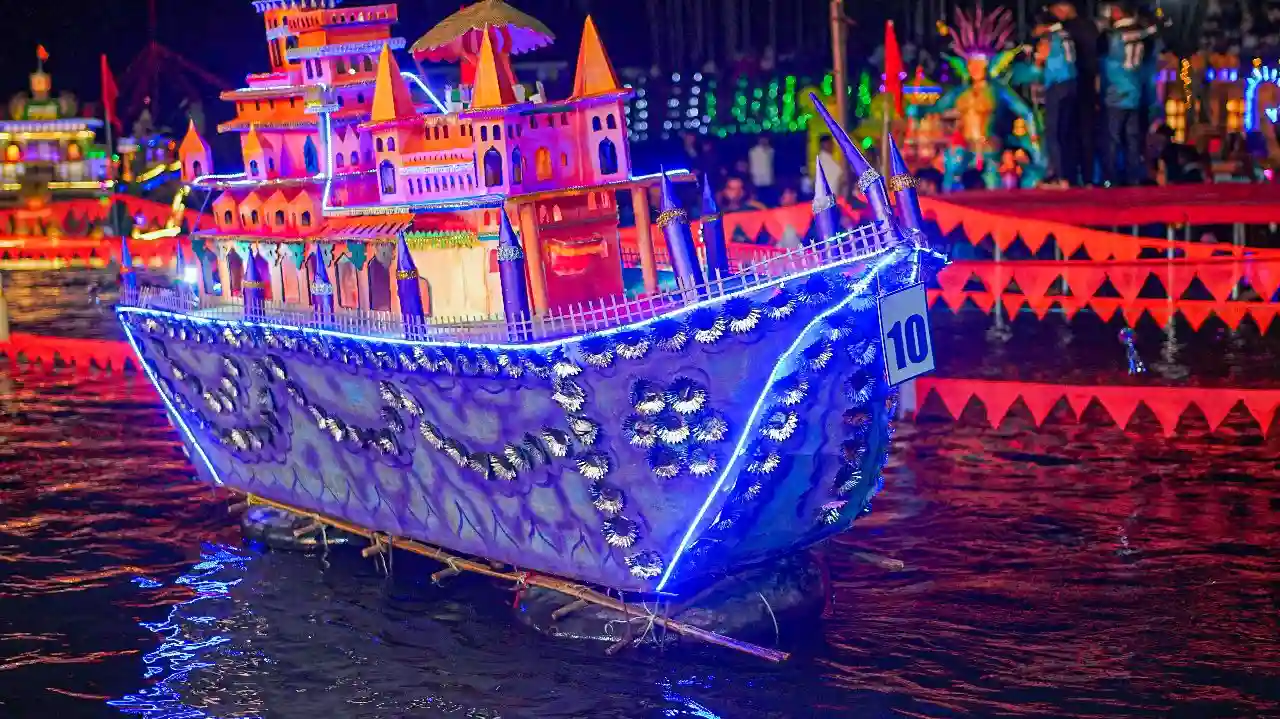 Image of Tripurari Poornima festival