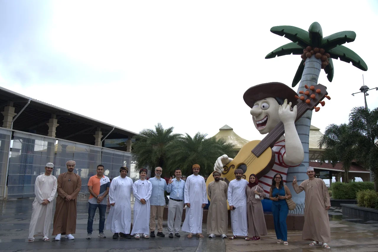 Image of Oman delegation exploring Goa