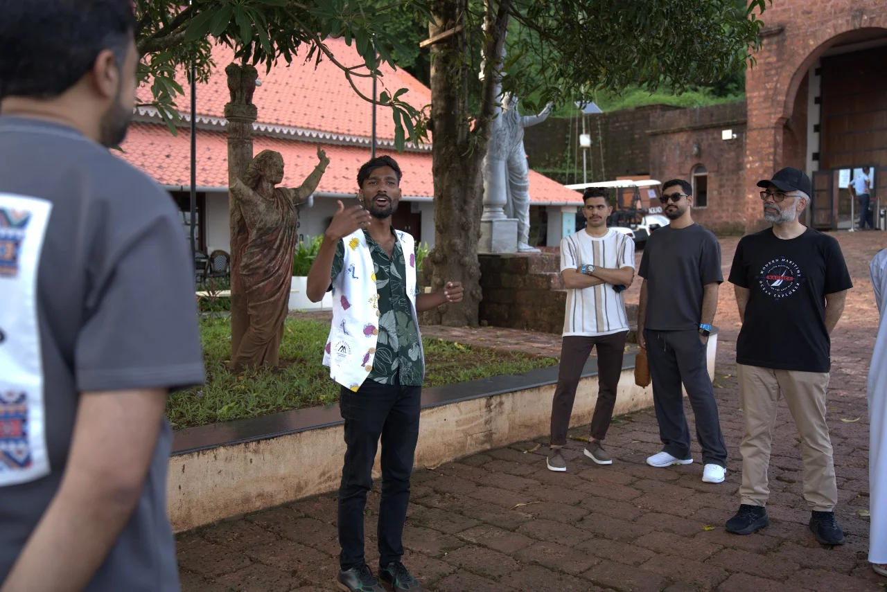 Image of Oman delegation exploring Goa